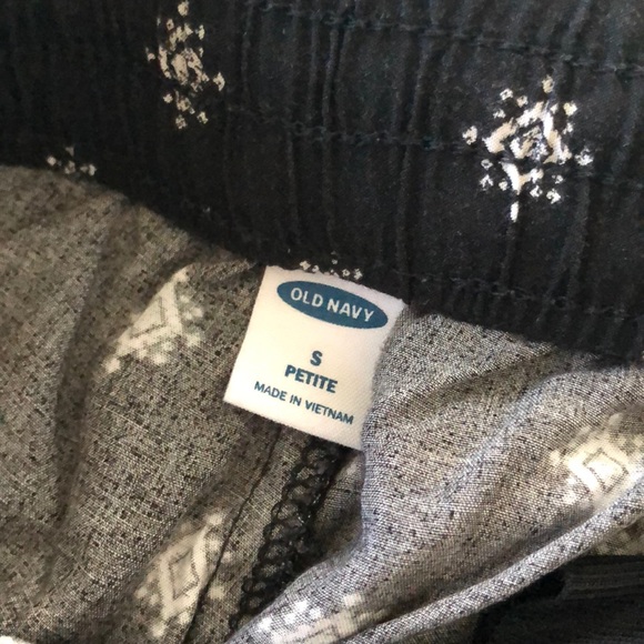 Old Navy cropped pants - Picture 2 of 2